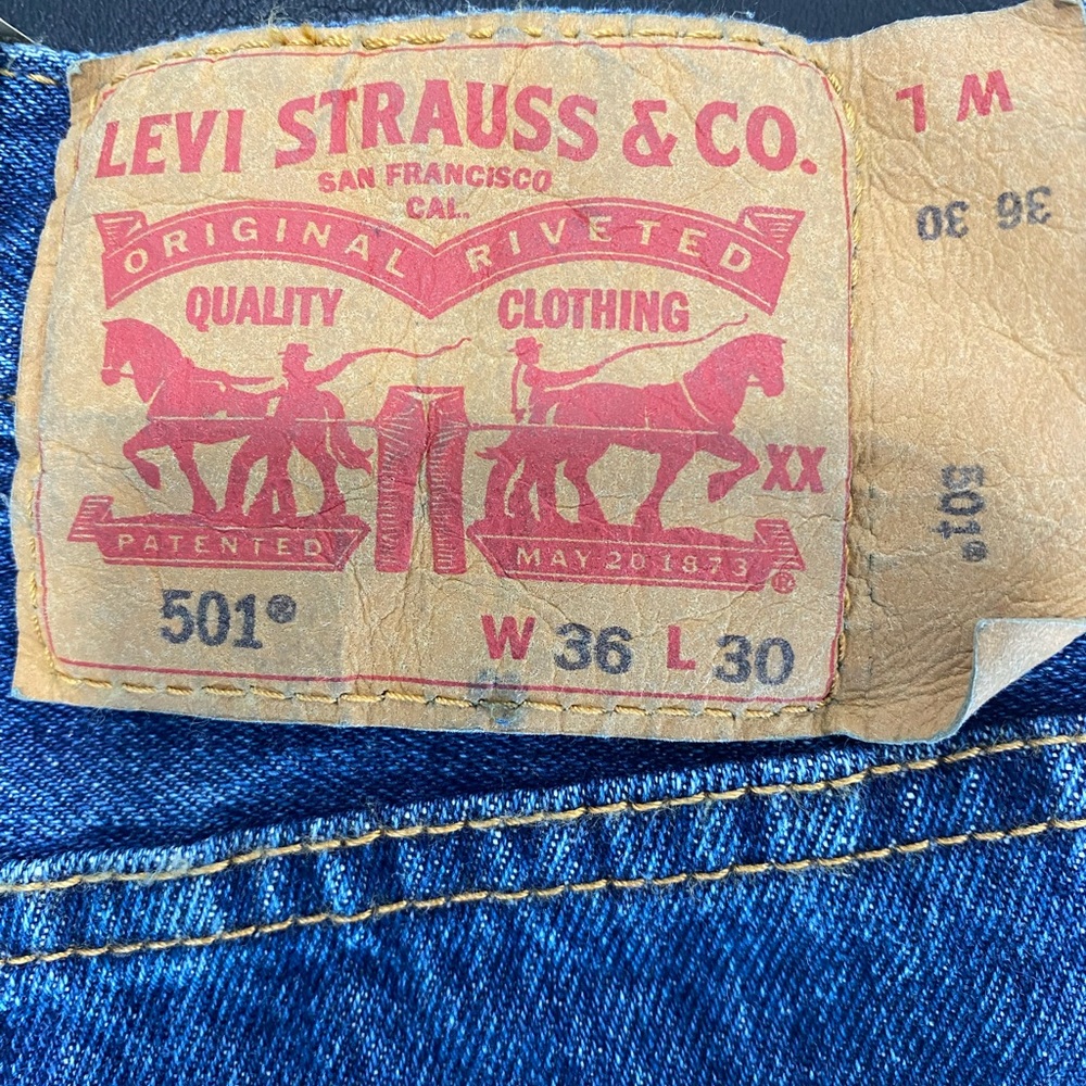 Men’s Original Fit Button Fly 501 Jeans - Levi’s Washed Blue Size 36x30 - Picture 6 of 9